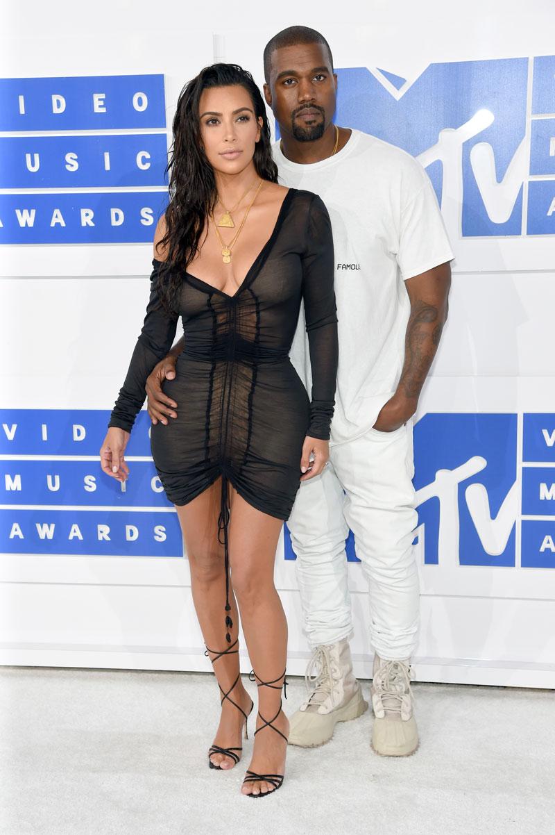 Kim kardashian instagram return social media kanye west drama new year 05