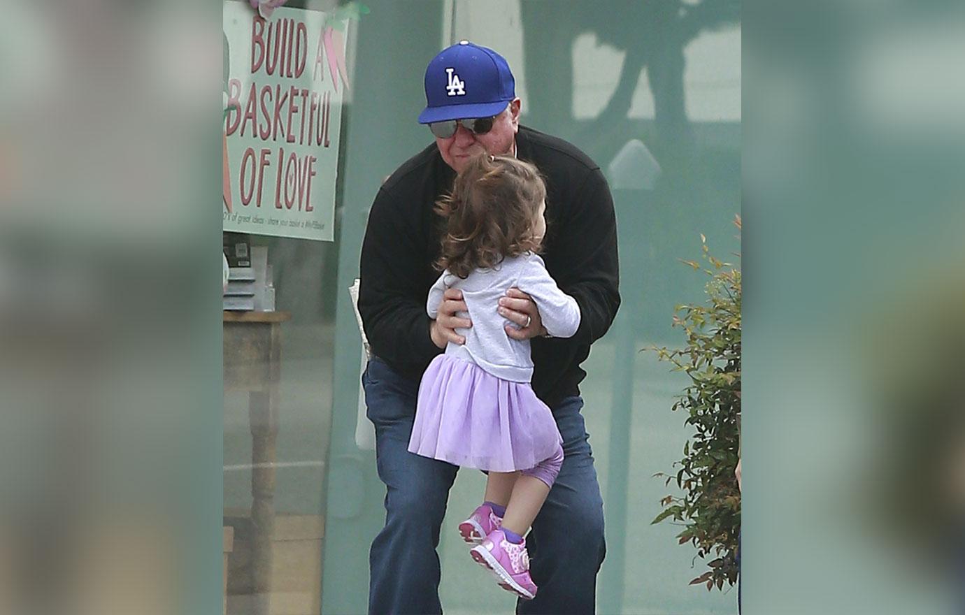 Ashton Kutcher Mila Kunis Kids Photos 05