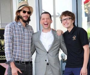 2011__10__Ashton_Kutcher_Oct13 300×276.jpg