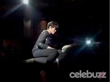 2010__02__rihanna_feb9news 225×168.jpg