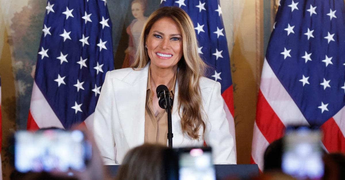 Image of Fox News host Maria Bartiromo praised Melania Trump for walking up the escalator.