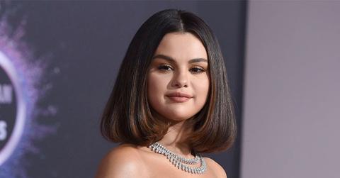 Selena Gomez Gets Stung By Man O' War In Hawaii