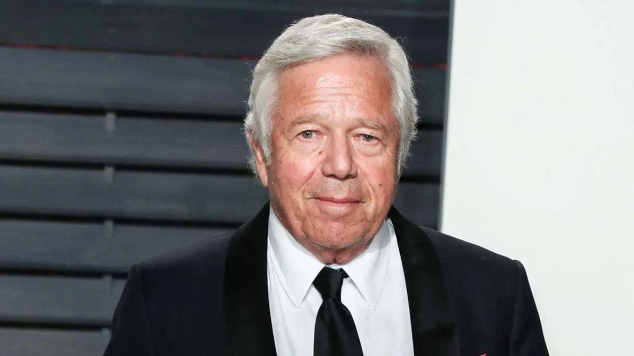 Image of Dave Portnoy praised Robert Kraft for his fight against antisemitism.