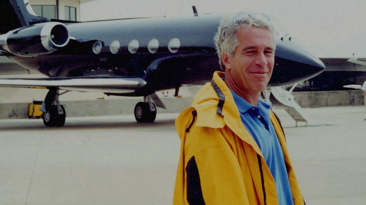 Image of Jeffrey Epstein appeared upset with Bill Gates in unsent emails from 2013. 