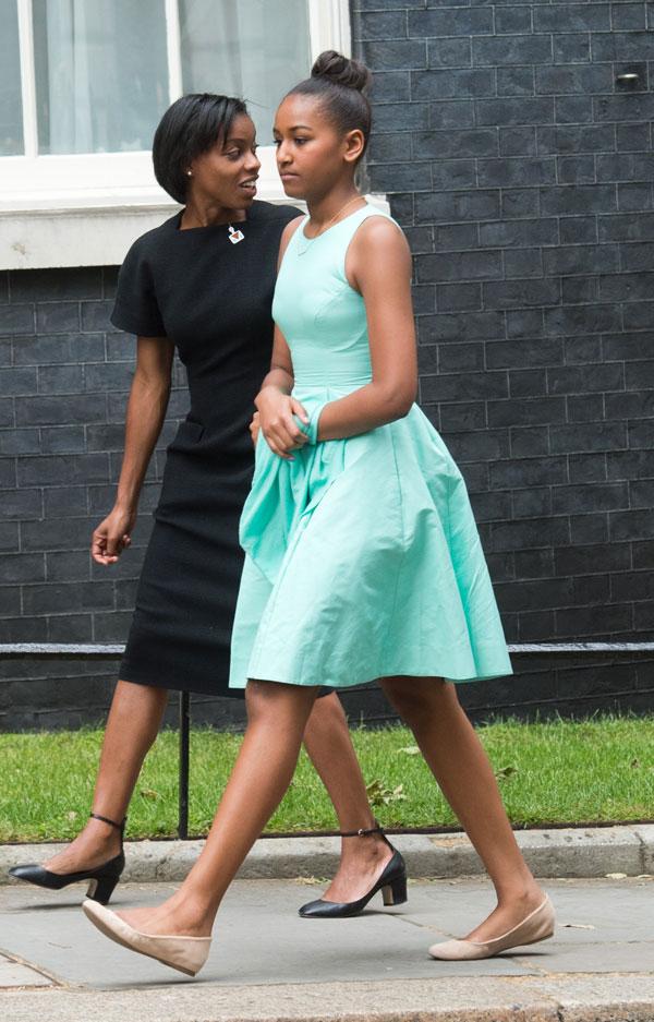 Sasha vs malia obama job 02