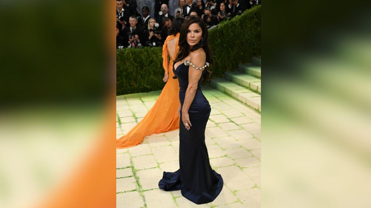 image of Lauren Sánchez's gown was inspired by a famous painting. 