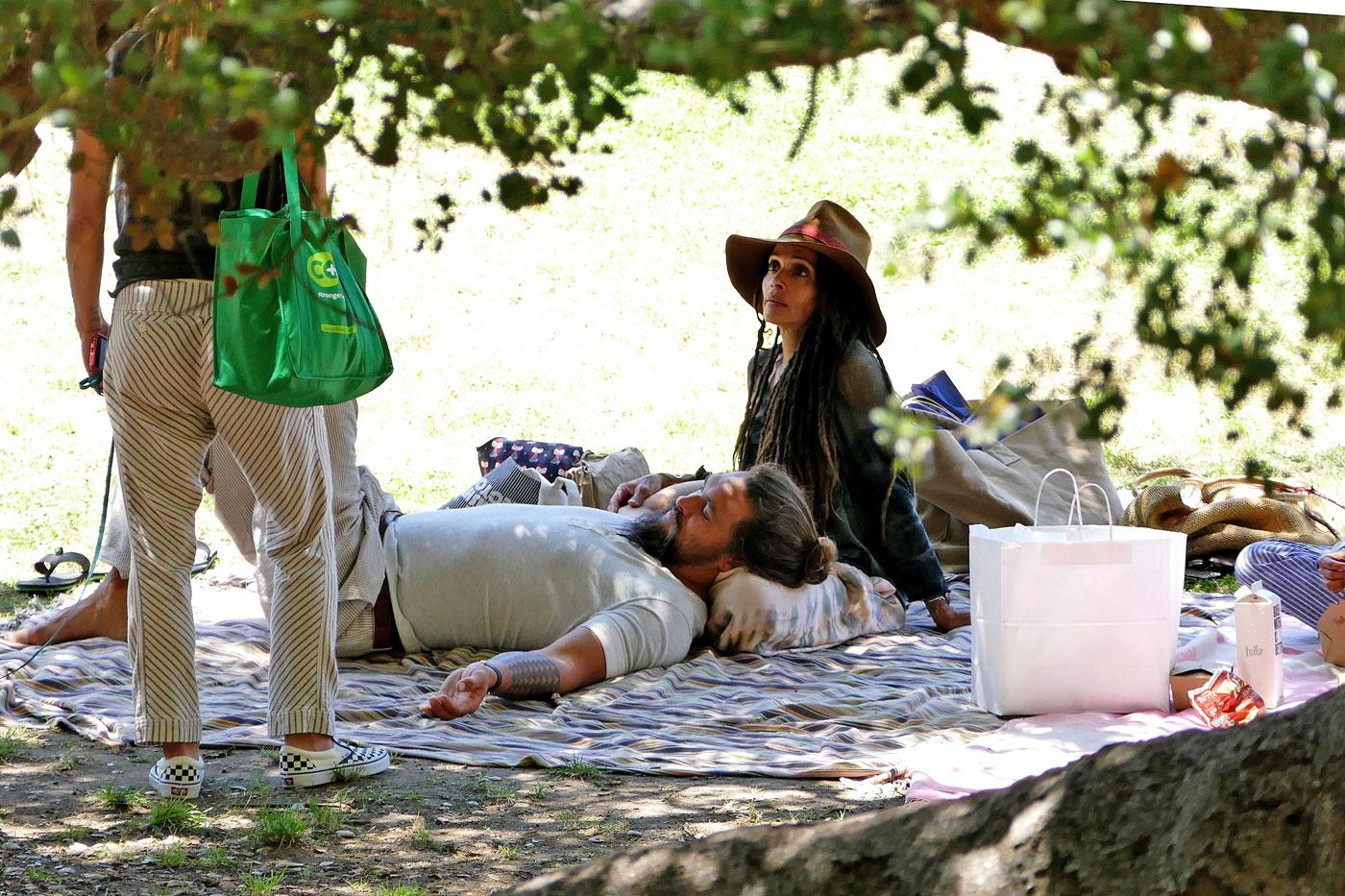 jason momoa lisa bonet PDA picnic pics 04