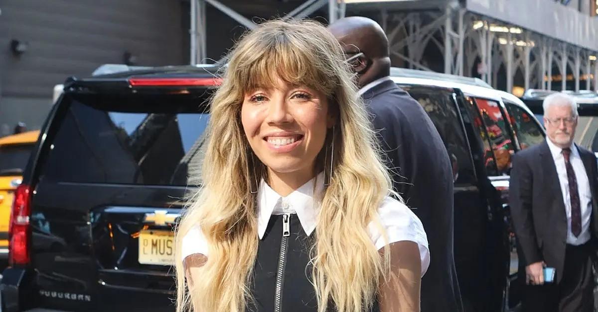 Jennette McCurdy Felt 'Uncomfortable' When Mom Showered Her