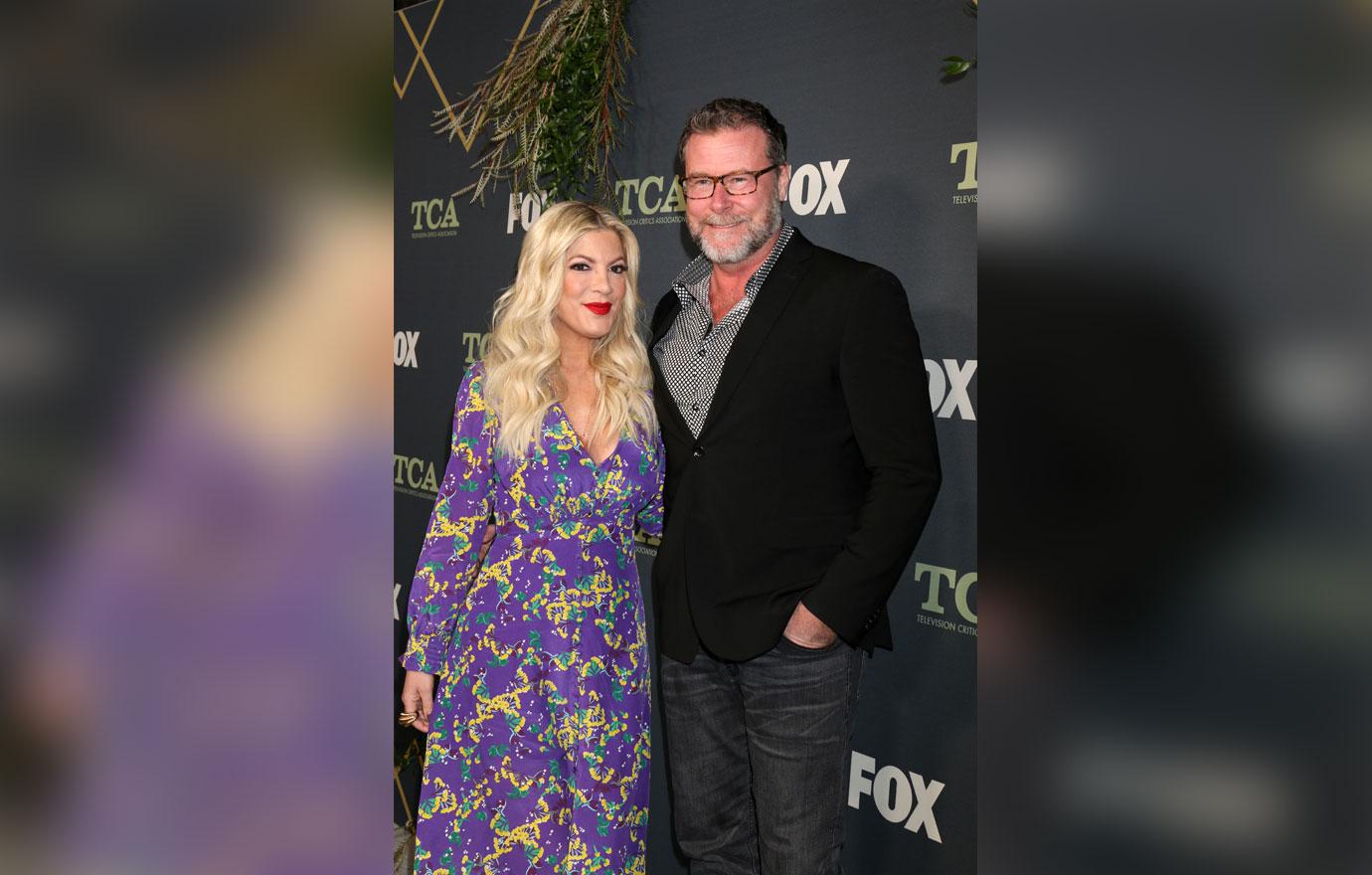 tori spelling shows off bombshell body plunging black dress dean mcdermott marital woes