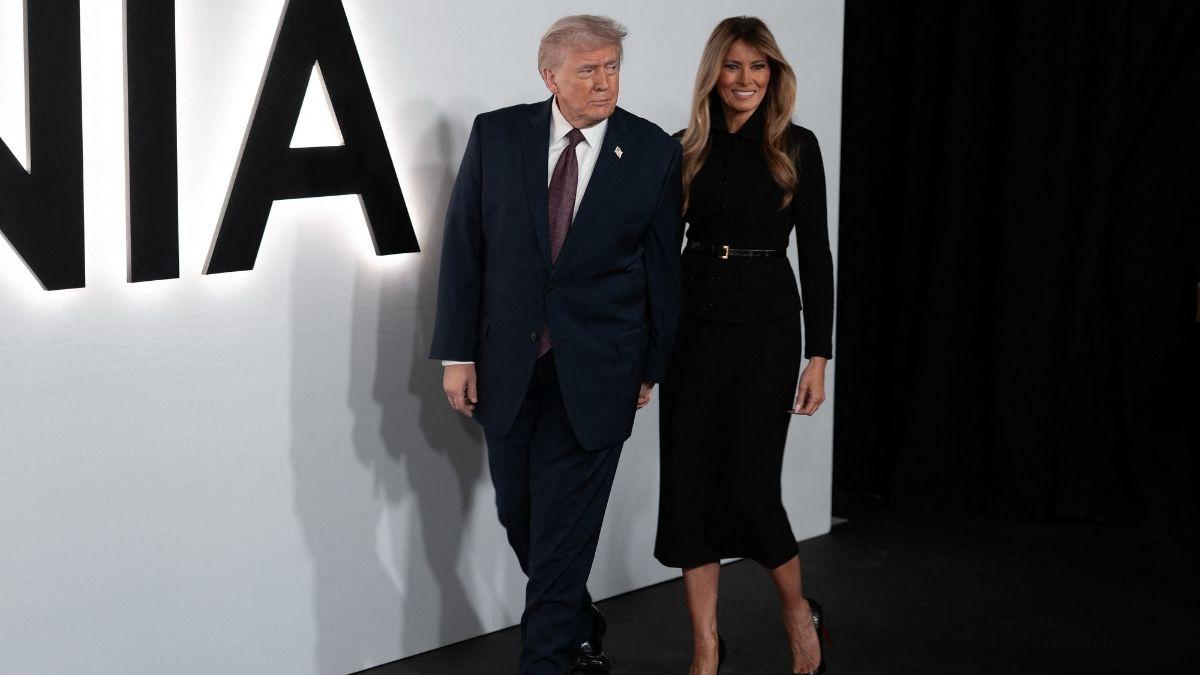 image of Critics noted a physical distance between the couple on the red carpet.