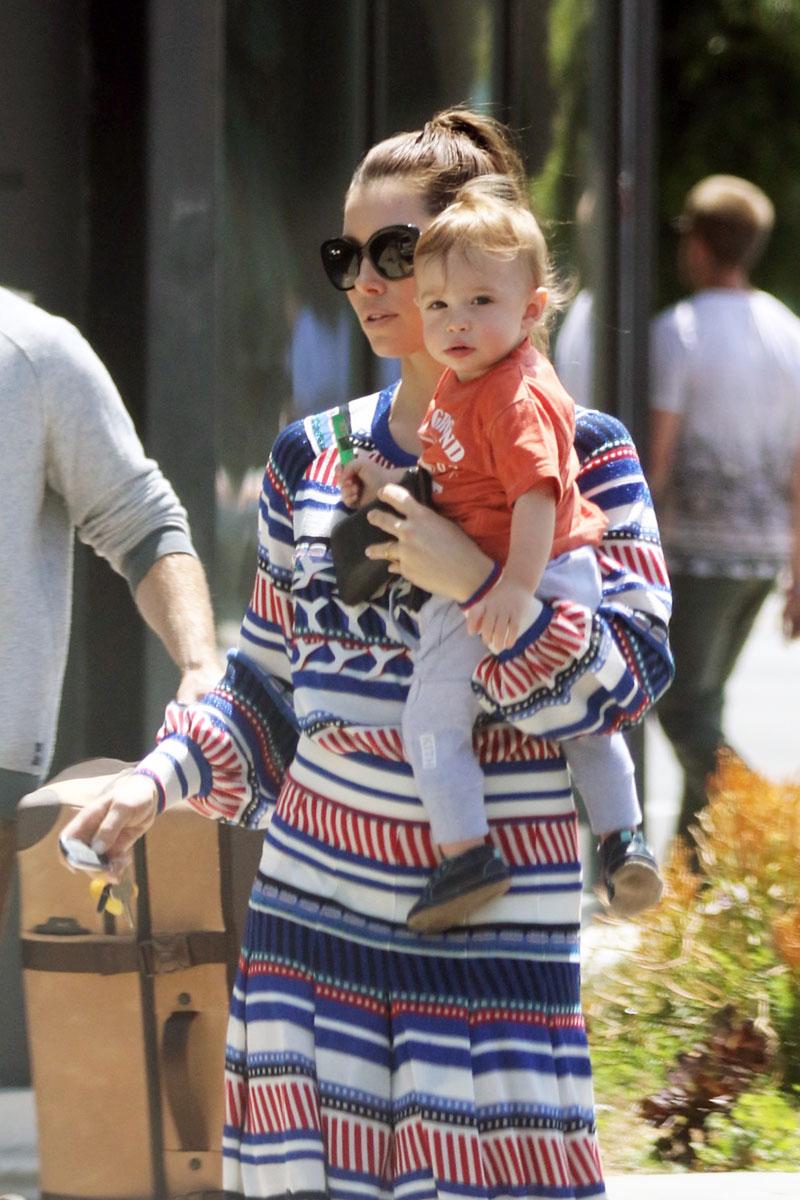 Jessica biel baby silas timberlake shopping 01