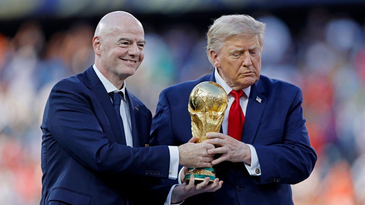 Image of Seth Meyers linked Donald Trump's trophy appearance to his fascination with gold.
