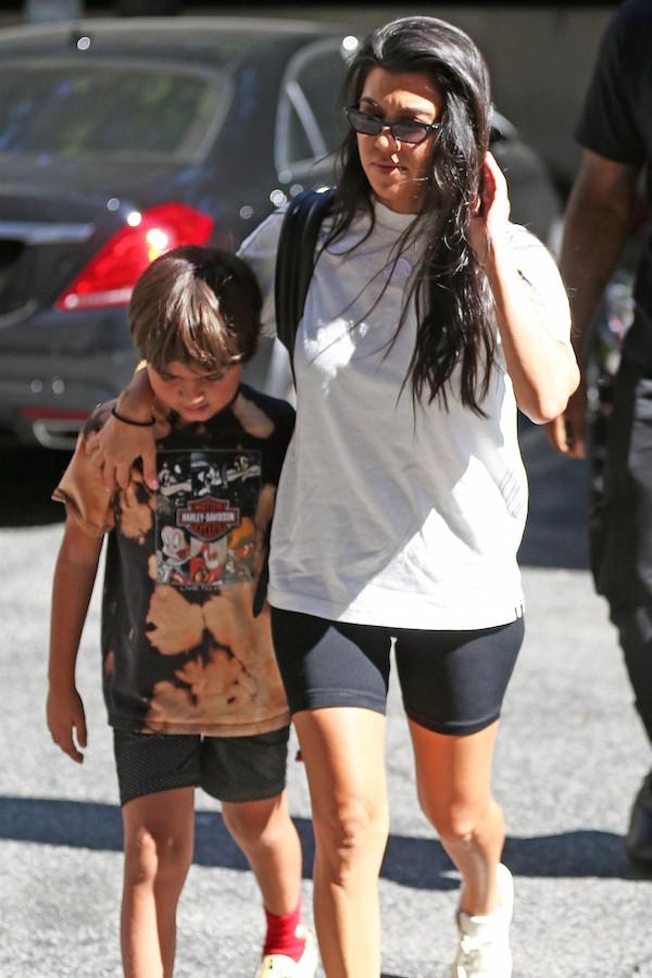 Kourtney Kardashian and son arrive for his art class