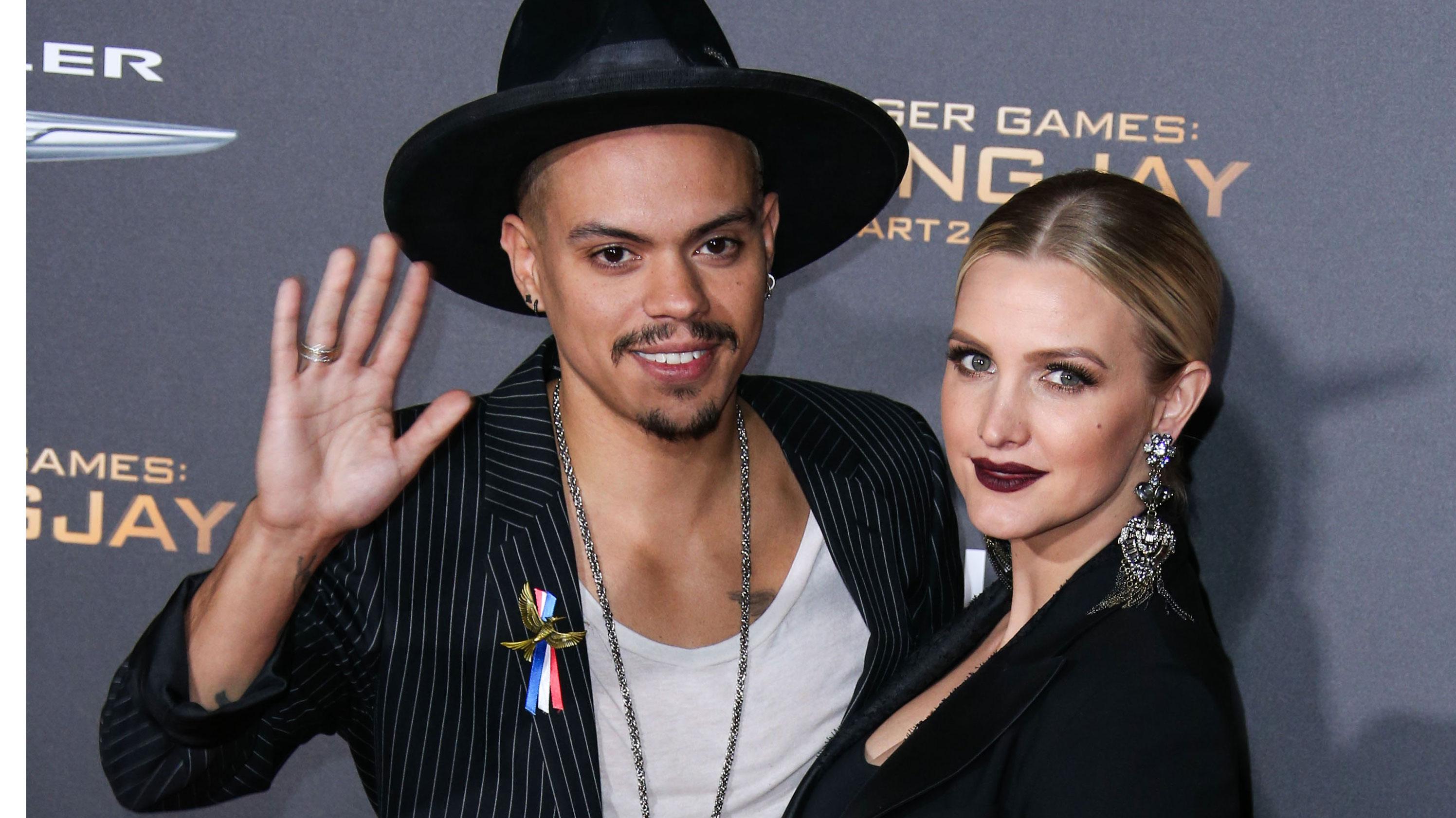 Ashlee simpson evan ross family pic aspen