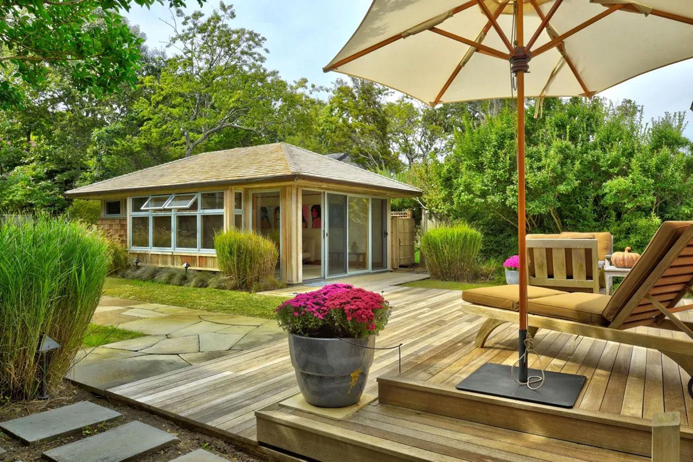 Sex And The City's Kim Cattrall Lists Hamptons Cottage