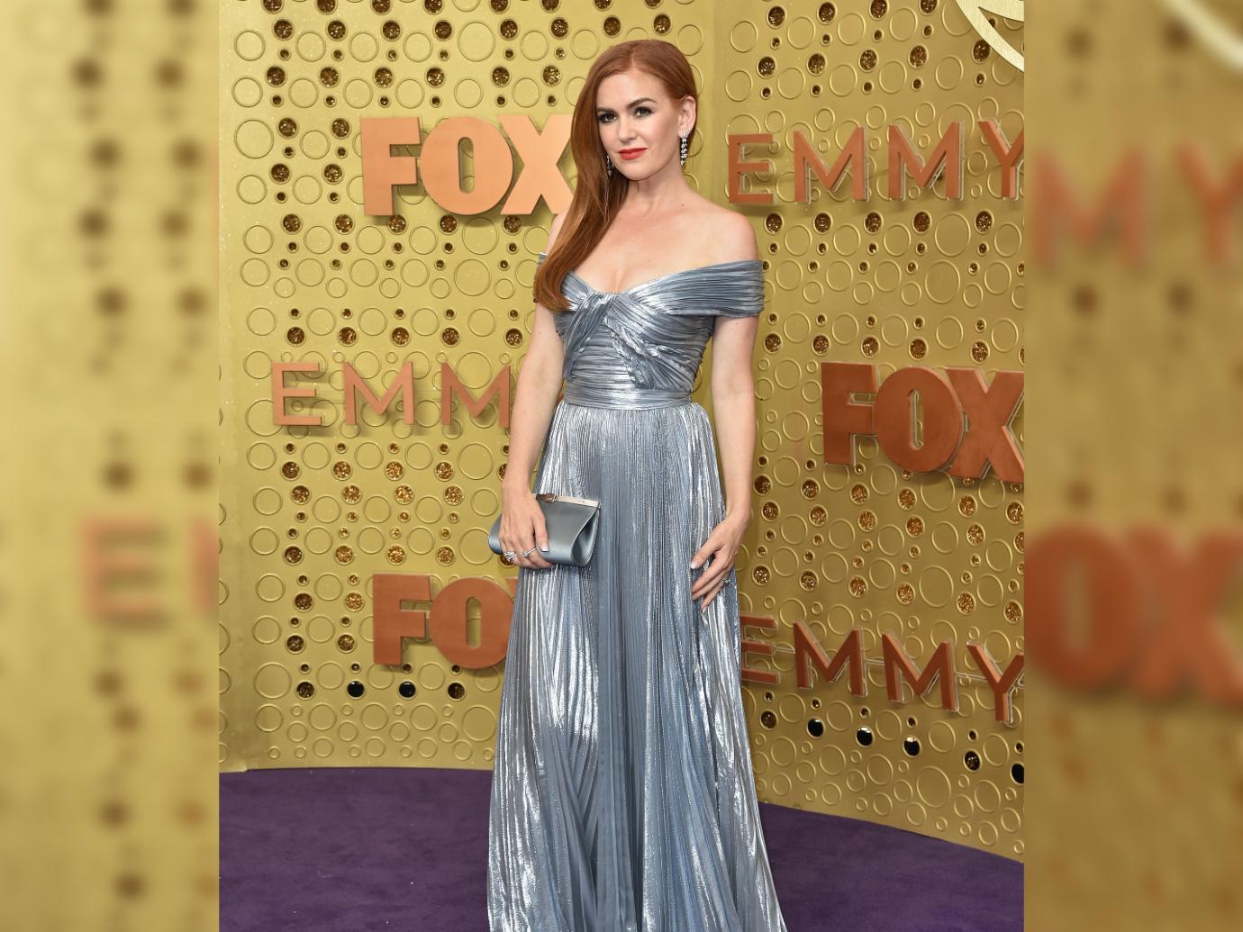 red-carpet-looks-metallic-isla-fisher