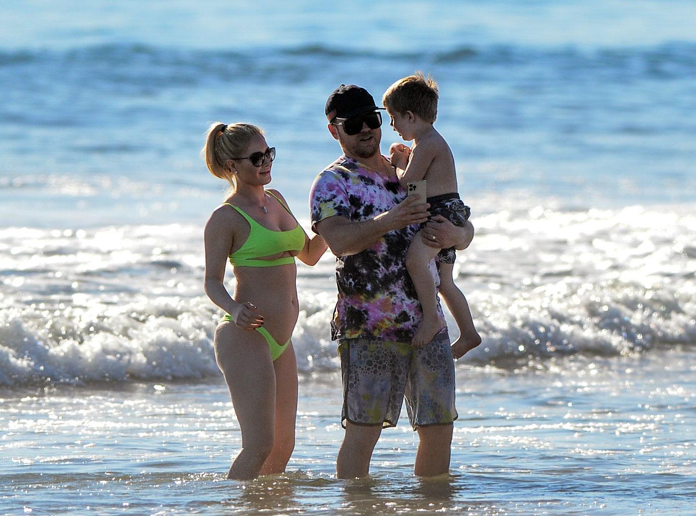 Heindi Montag, Spence Pratt son Gunner at the beach 