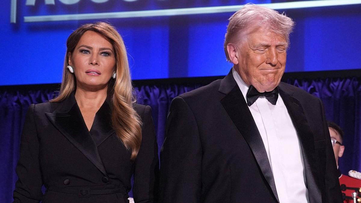 pic of Melania & Donald Trump. 