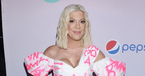 tori spelling sultry snap