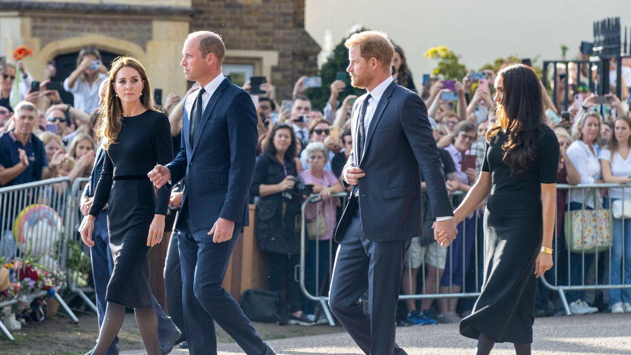 image of royal family