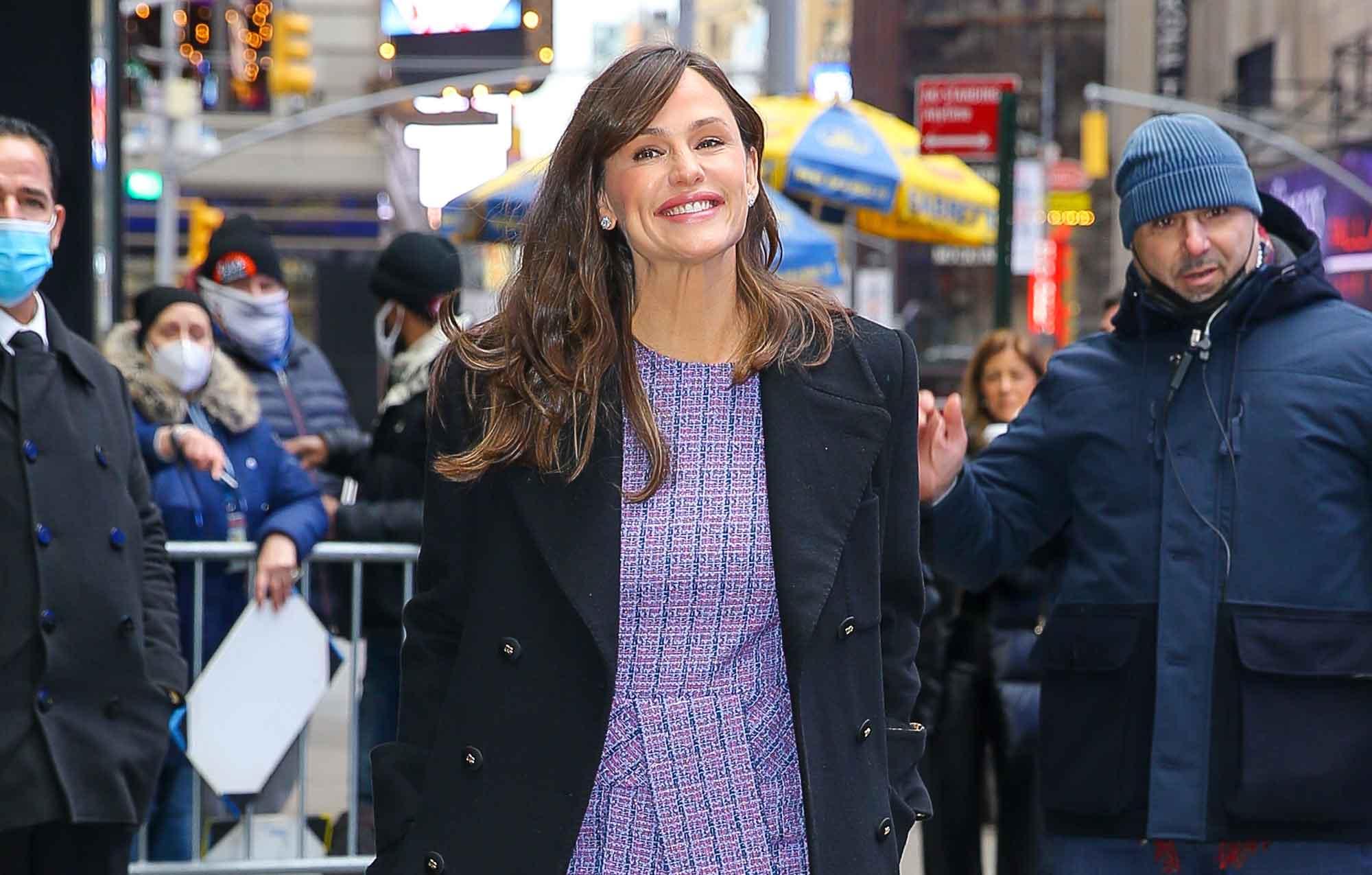 jennifer garner looks fit as she picks up coffee with friends after a workout in brentwood