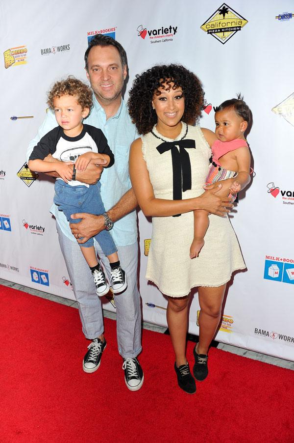 Tamera mowry cheers ariah talea walking first steps video 01