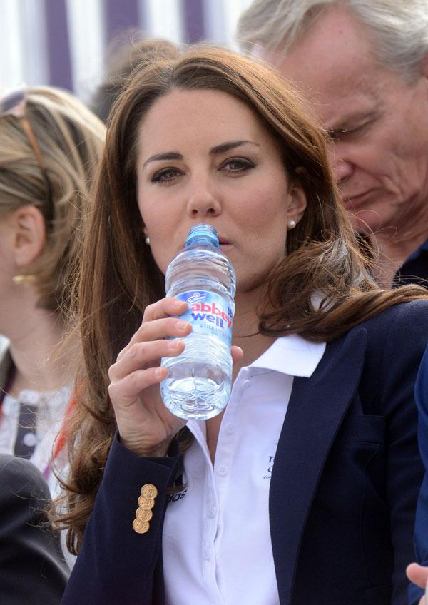 Kate middleton pregnant twins royal baby pregnancy water drinking 02