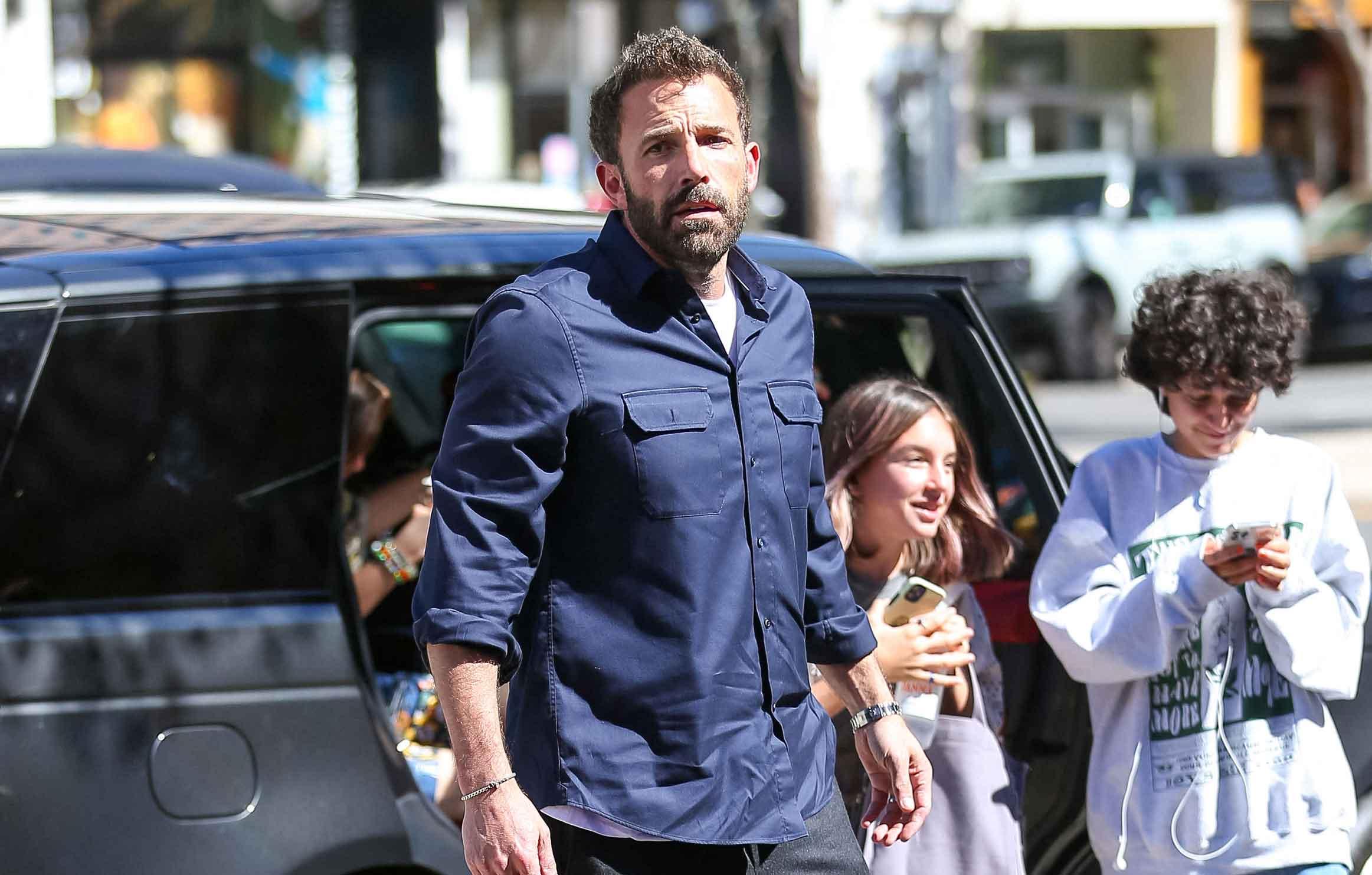 jennifer garner errands ben affleck kids halloween shopping