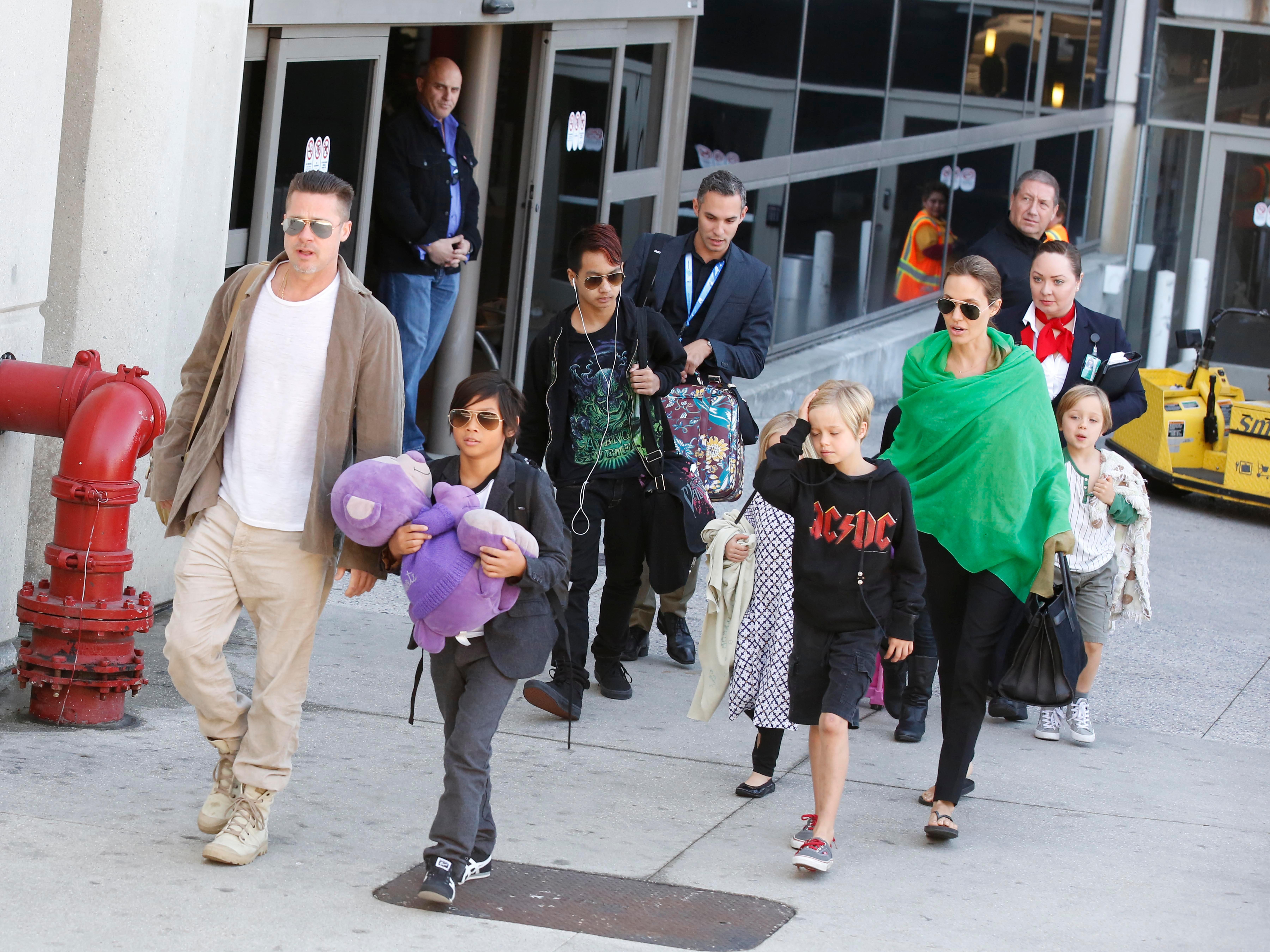 Brad Pitt, Angelina Jolie and the entire family are seen arriving in Los Angeles