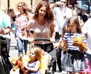 2010__05__Brooke_Burke_May17_38main 300×243.jpg