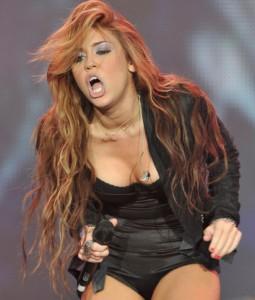 2010__07__miley_cyrus_july19 255&#215;300.jpg