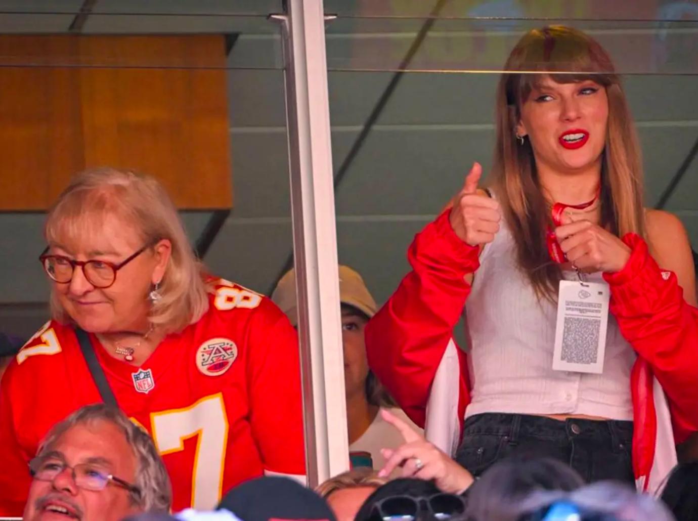 Taylor Swift rejects the Super Bowl halftime show again: Swifties are  thrilled for her decision