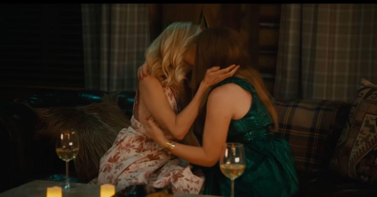 Image of Chloe Fineman kissed Amy Poehler on 'Saturday Night Live.'