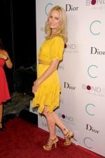 2009__10__charlize1 150×225.jpg