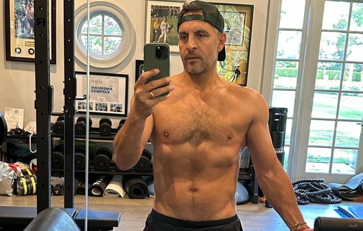 Kyle Richards Leaves Comment On Mauricio Umansky's Thirst Trap