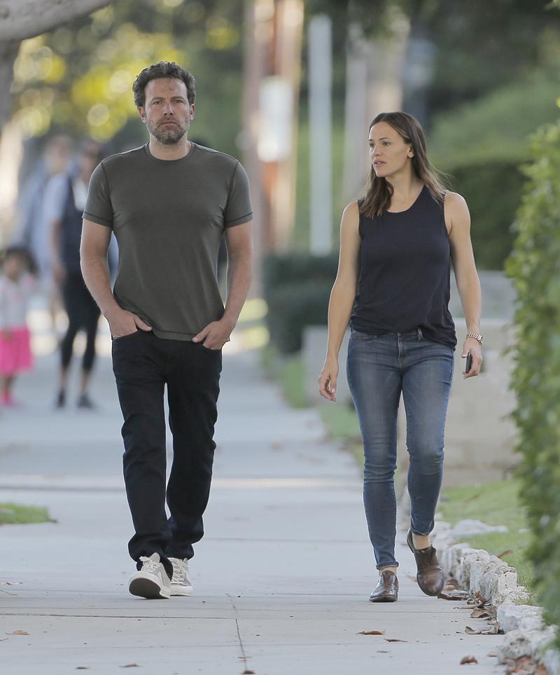 Exclusive&#8230; Ben Affleck &amp; Jennifer Garner Out For Breakfast In Santa Monica