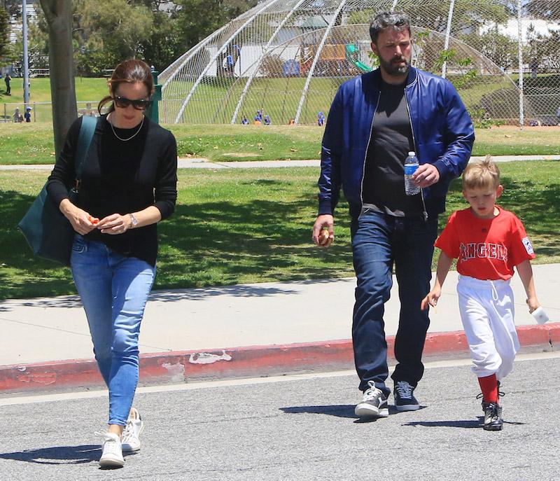 jennifer garner helping ben affleck