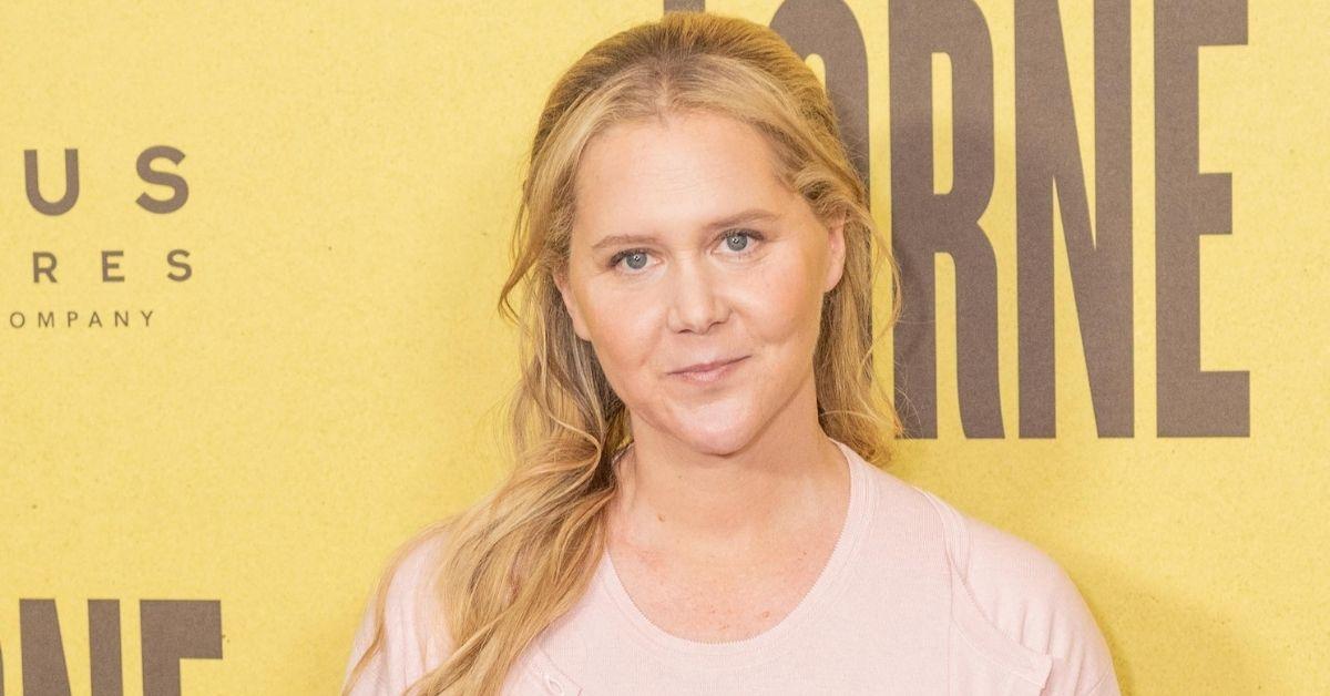 image of The comedian wore a pink top and blue jeans on the red carpet.