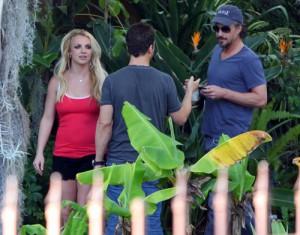 2011__01__Britney_Spears_Jan18_51 300×235.jpg