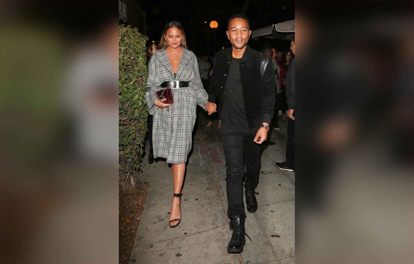 Chrissy teigen baby bump