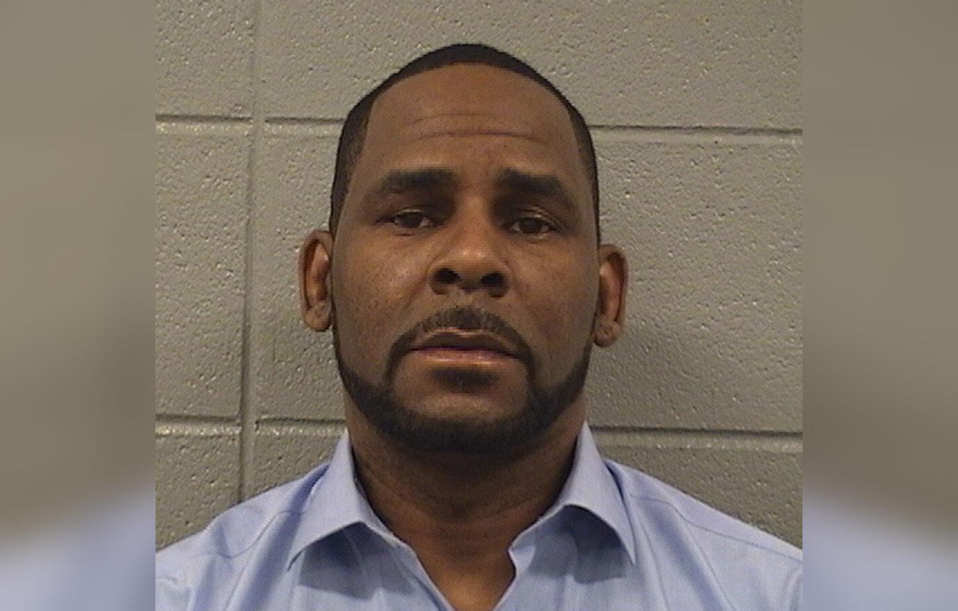 r kelly accused forcing underage girlfriend eat feces on video sex trafficking trial