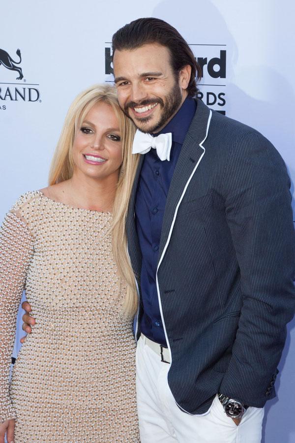 Britney spears charlie ebersol billboard music awards splash 05