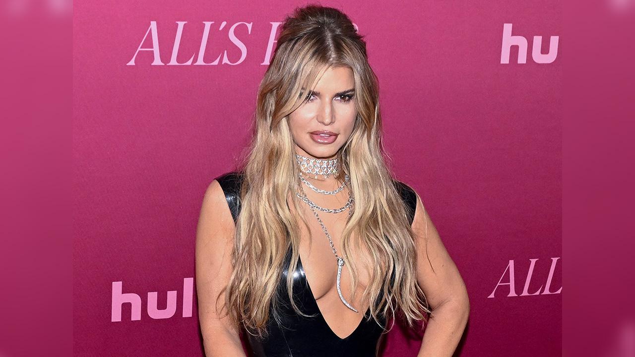 Image of Jessica Simpson credits her 'faith' for helping her stay sober.