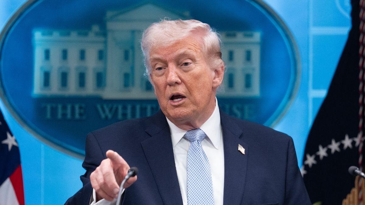 Image of He sarcastically praised the president for backing down from earlier threats.