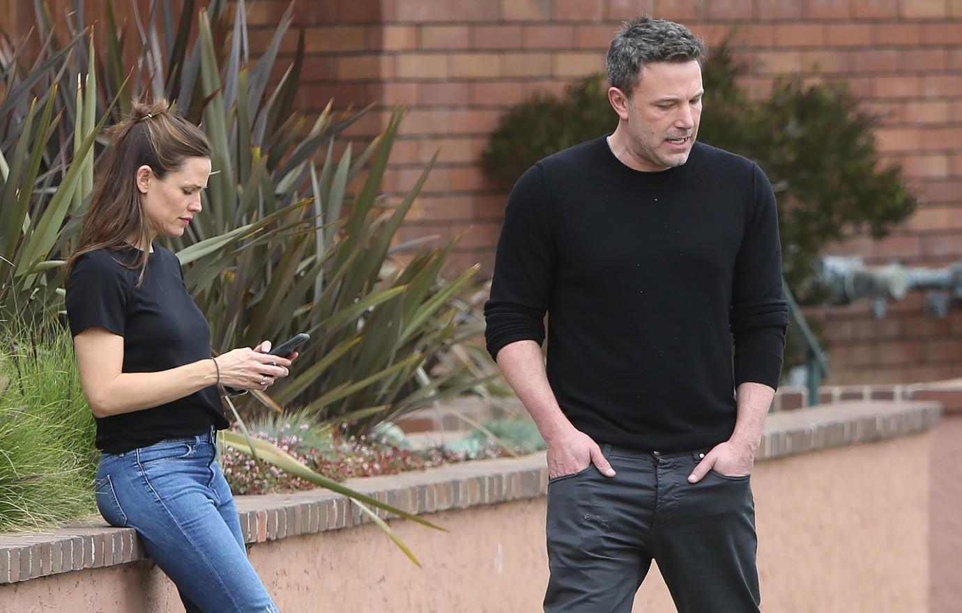 Ben Affleck & Jennifer Garner Reunite To Spend Time With Kids