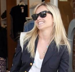 2010__05__Reese_Witherspoon_April13b 260×300.jpg