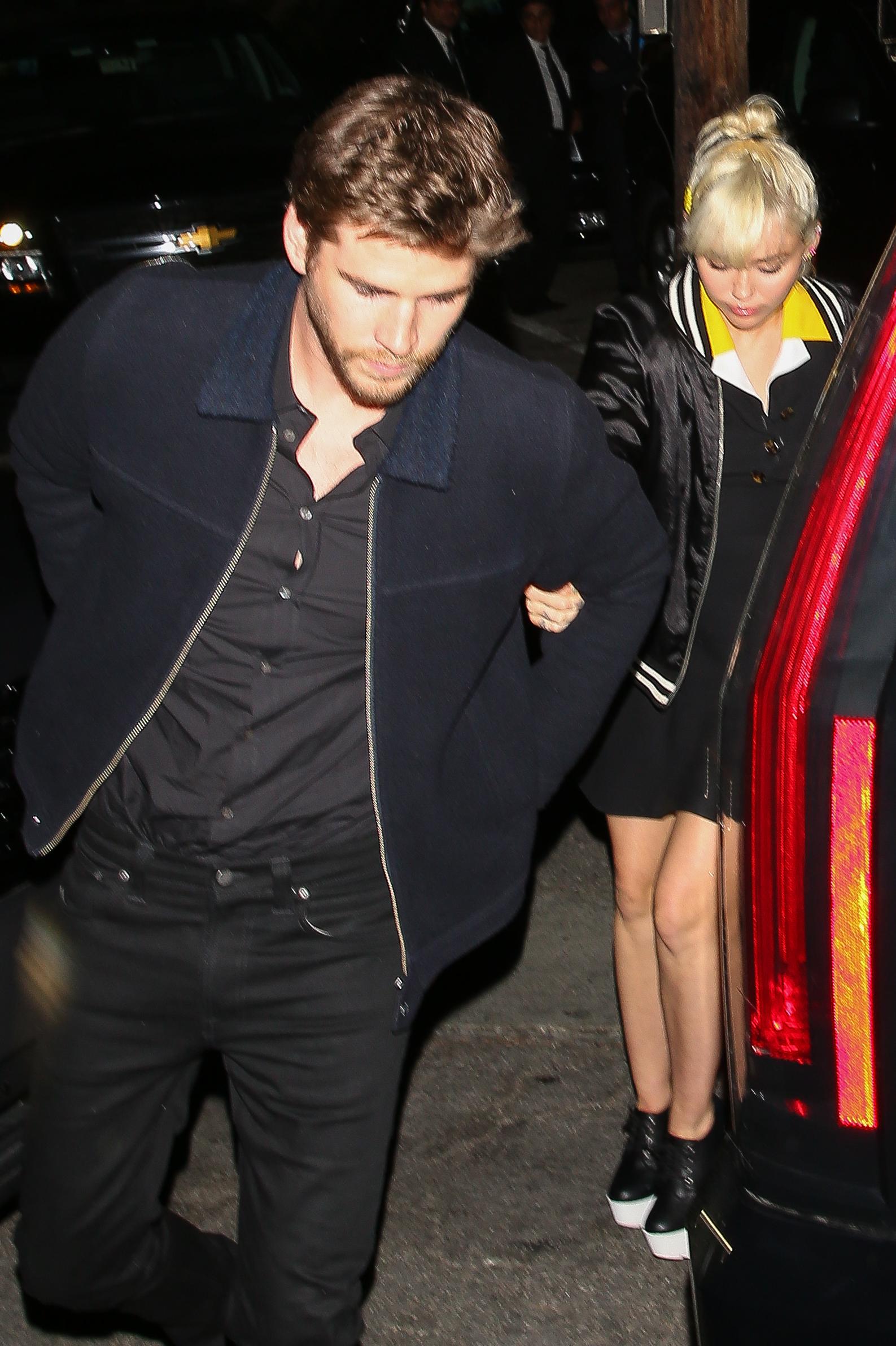 miley cyrus liam hemsworth engaged wedding plans