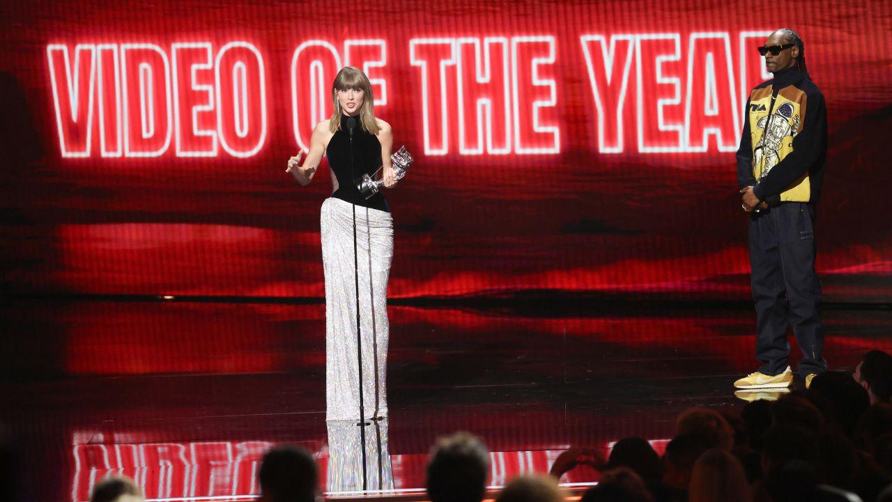 Photo of Taylor Swift thanked her video team and fans.
