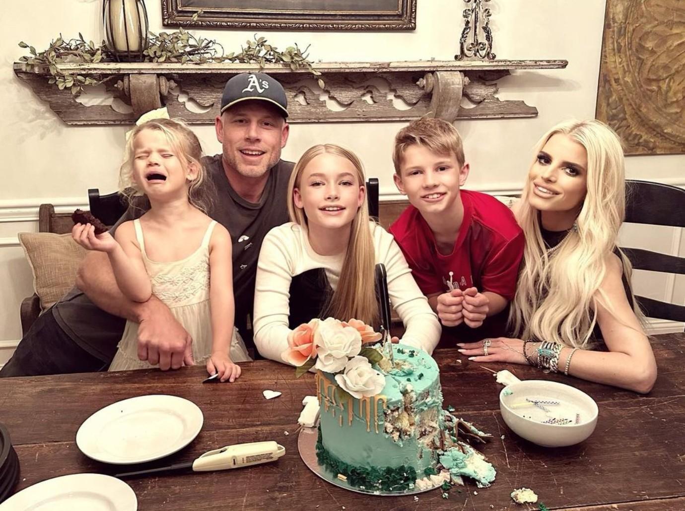 Kyle Richards, Alexia Umansky Cook Family Dinner with Cake