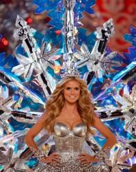 2010__09__Heidi_Klum_Sept30newsne 199×300.jpg